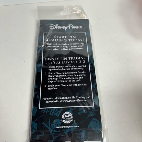 NWT. Disney pin set. Pirates Of The Caribbean Starter Set. 4 Pins of pirates - Picture 10 of 13